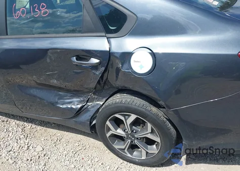 2020 Kia Forte Lxs z USA, uszkodzony, nr VIN 3KPF24AD9LE162377